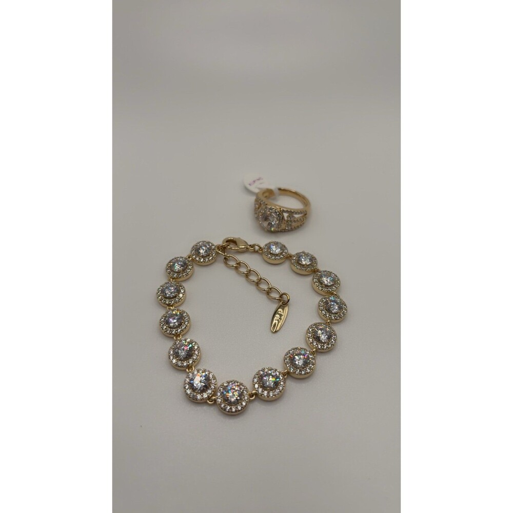 Conjunto de pulseras y anillo